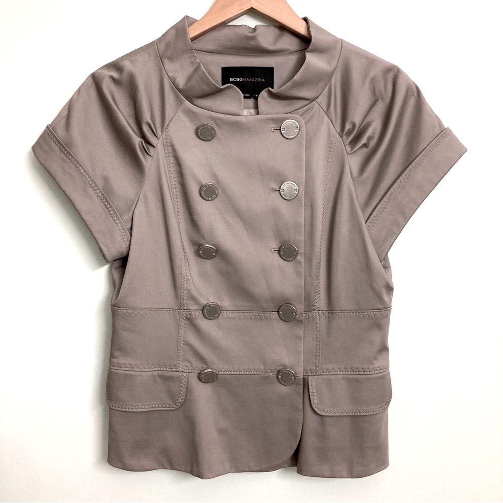 BCBGMaxazria gorgeously tailored double-breasted short sleeve jacket top